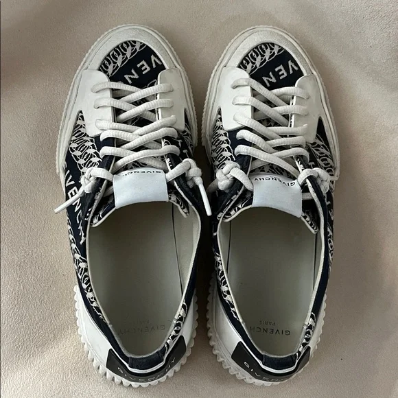 Givenchy Sneakers - Picture 3 of 8